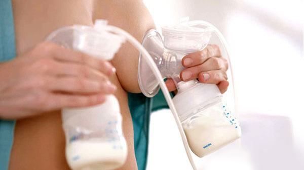 Cách vắt sữa mẹ bằng tay đúng cách và được nhiều sữa nhất!