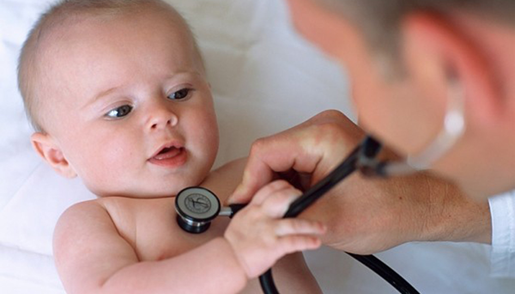 8 dấu hiệu phát hiện bệnh viêm phổi trẻ sơ sinh, cha mẹ không chủ quan!