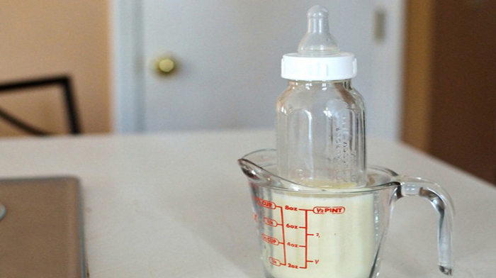 Hâm nóng sữa mẹ đúng cách Hãy tránh 5 sai lầm sau để giữ được chất dinh dưỡng cho bé